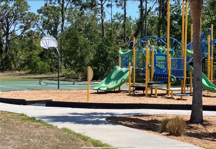 Property Photo: 13232 Kitchener Avenue FL 33981