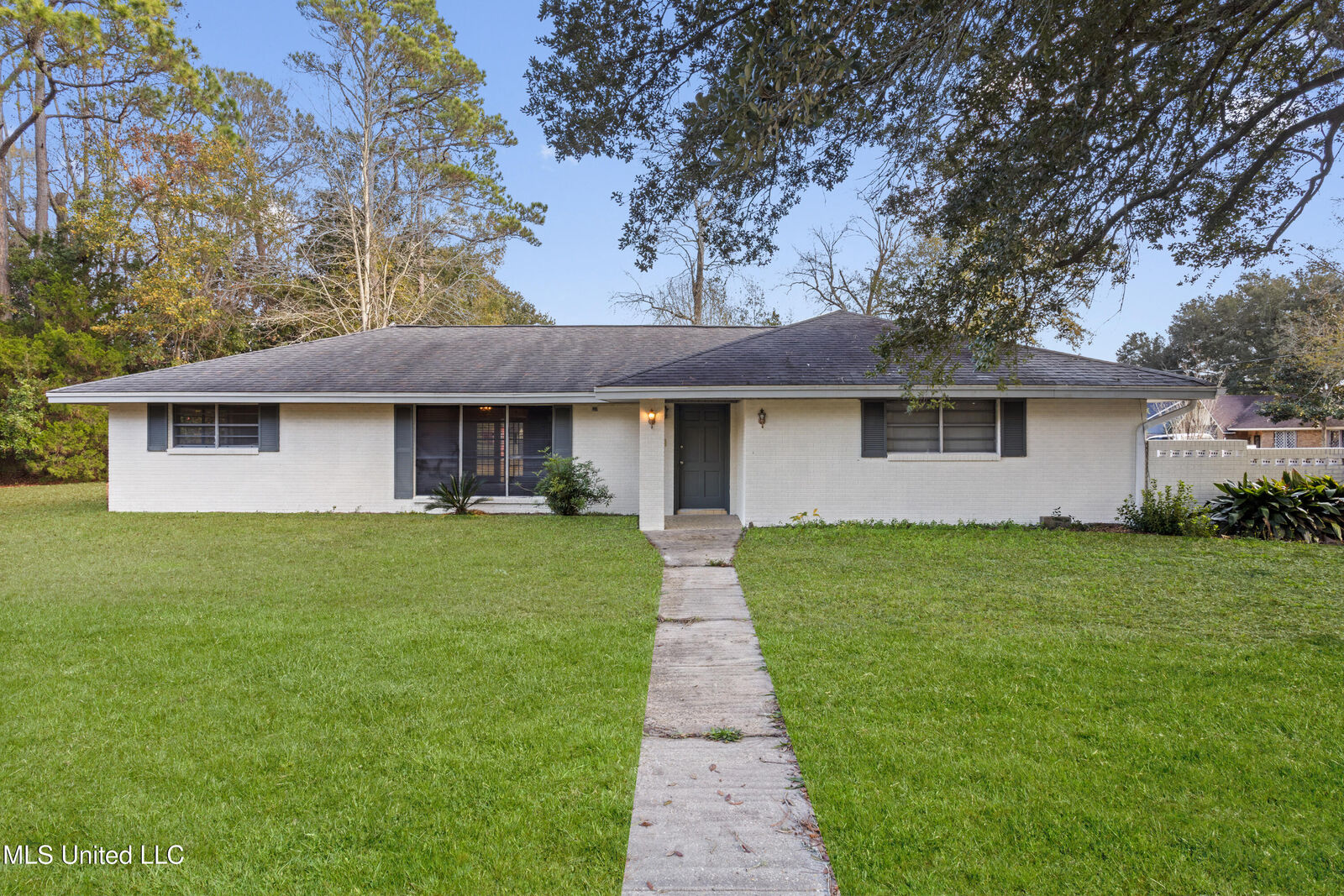 Property Photo:  2265 Popps Ferry  MS 39532 