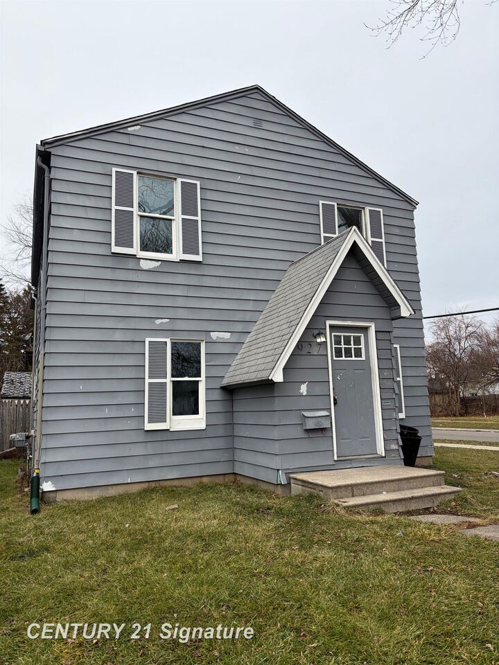 Property Photo:  927 N Porter Street  MI 48602 