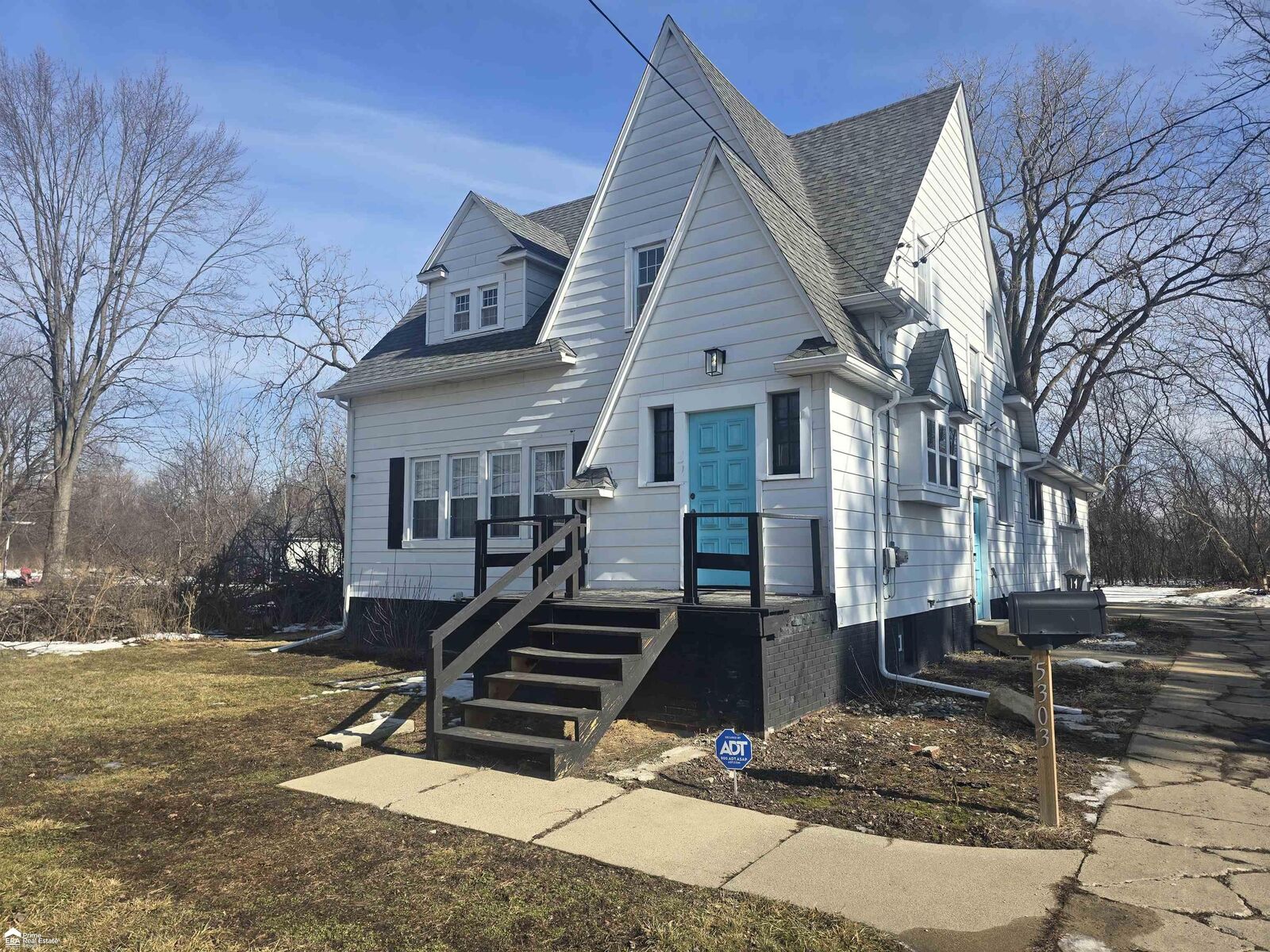 Property Photo: 5303 Dixie Highway MI 48601