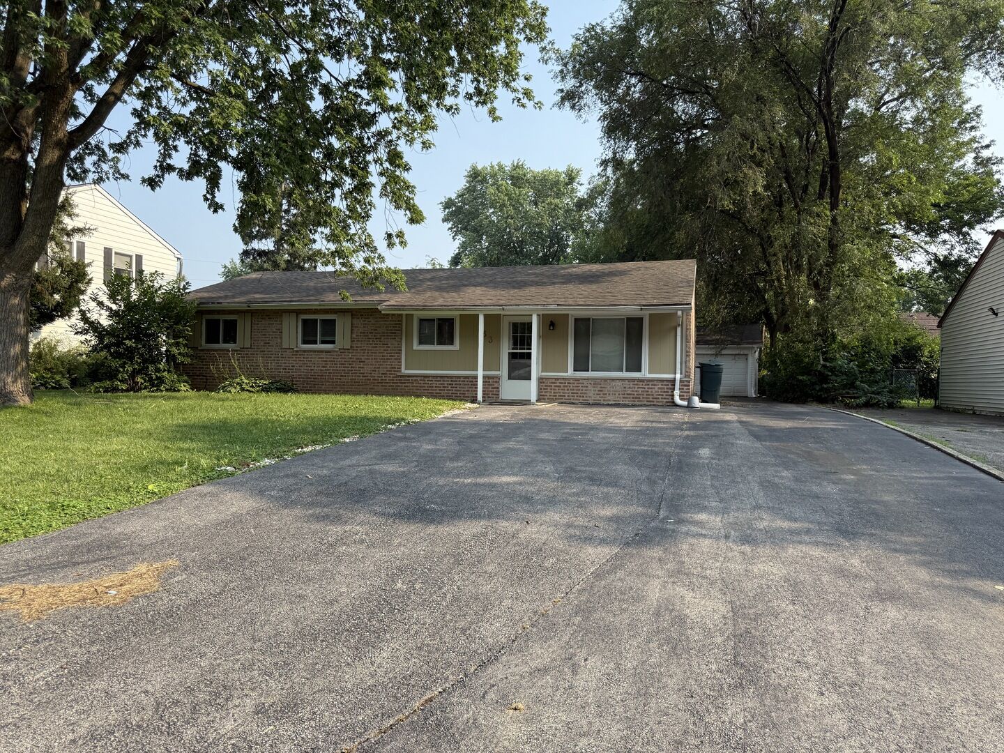 Property Photo:  533 Redwood Road  IL 60440 
