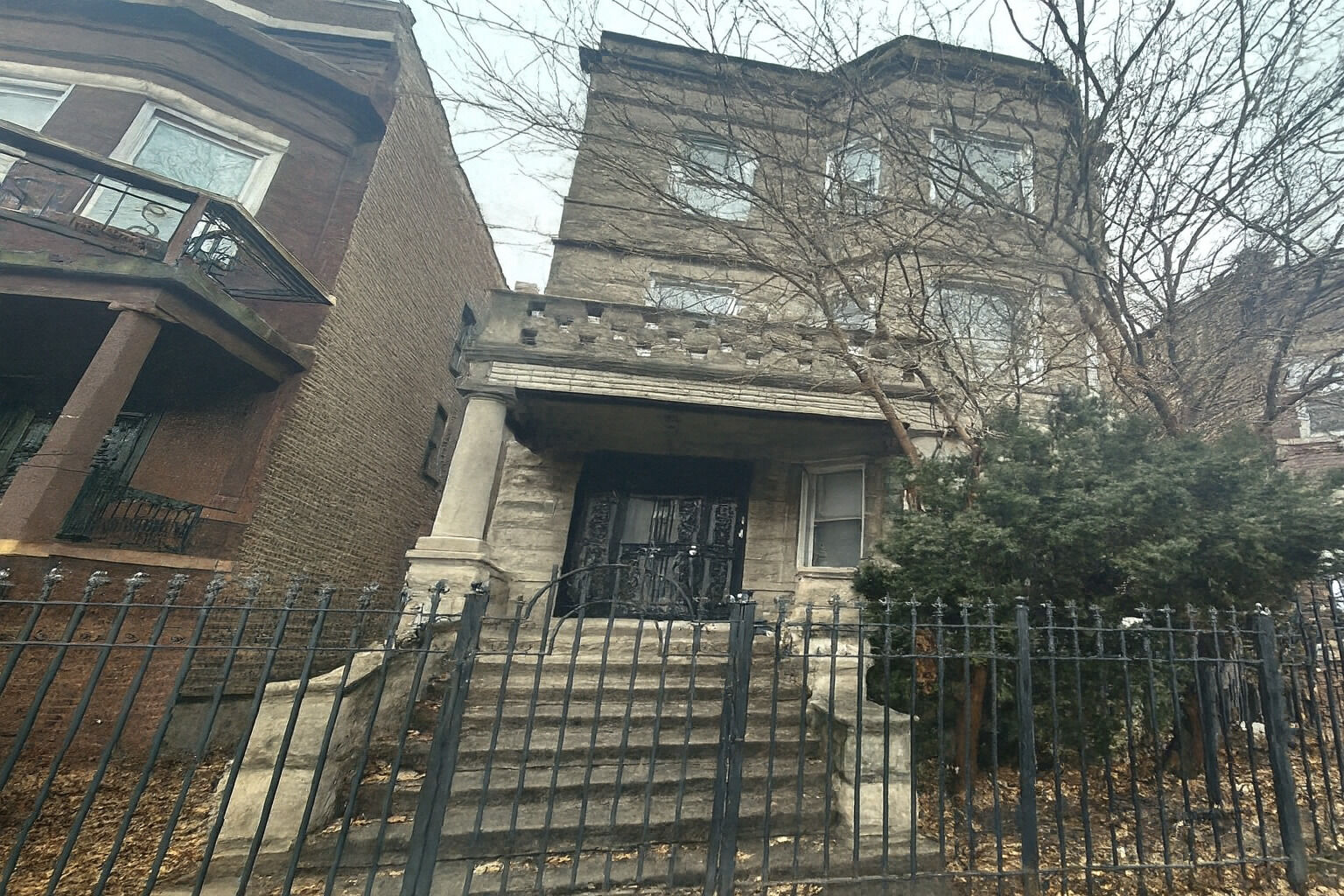 Property Photo:  3944 W Gladys Avenue  IL 60624 