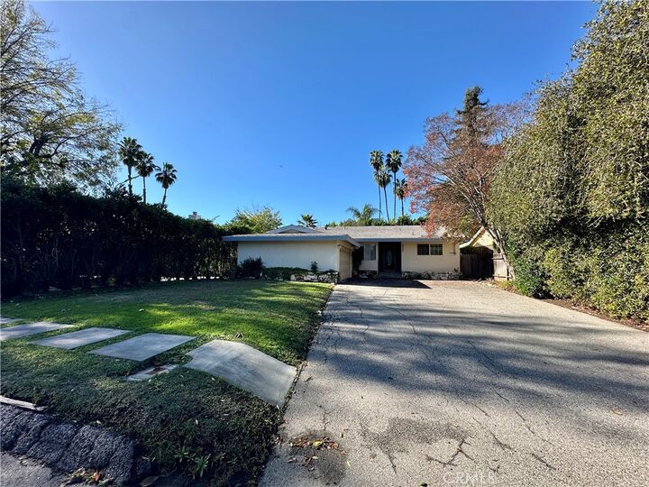 Property Photo:  5339 Hazeltine Avenue  CA 91401 