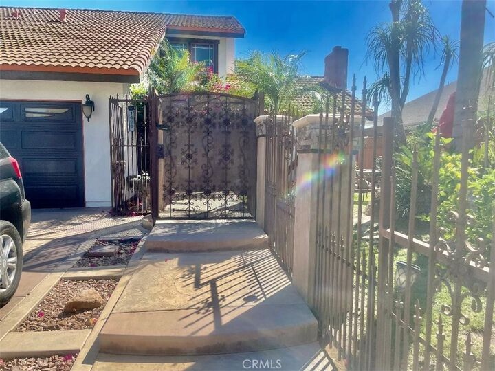 Property Photo: 1426 E Tam O Shanter CA 91761