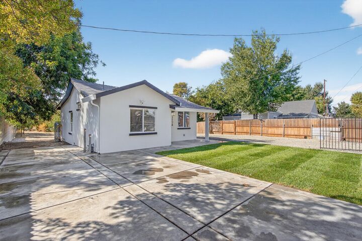 Property Photo: 1124 Acacia Avenue CA 95815