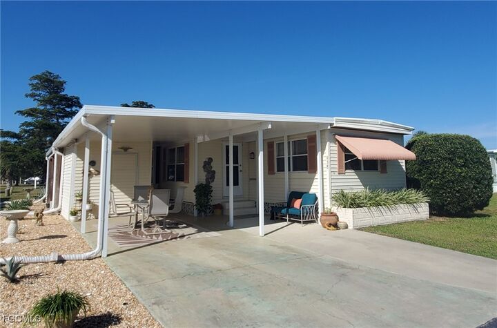 Property Photo:  938 Lazy Lane  FL 33917 