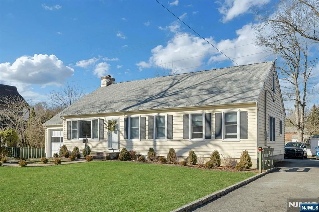 Property Photo:  120 Meadowbrook Road  NJ 07039 
