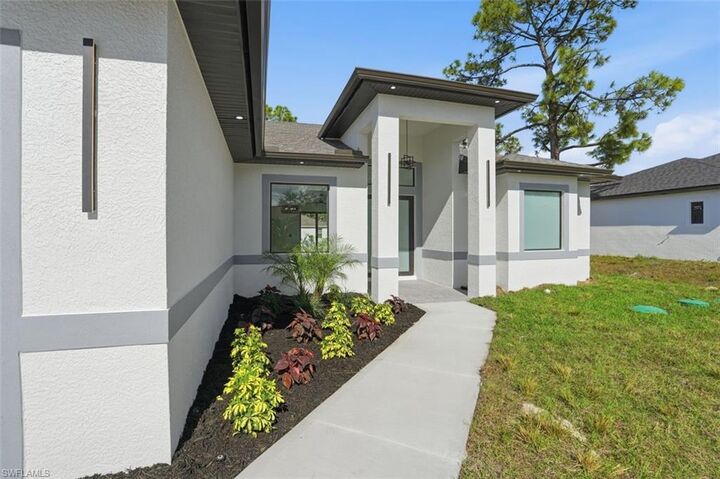Property Photo:  2930 20th St SW  FL 33976 