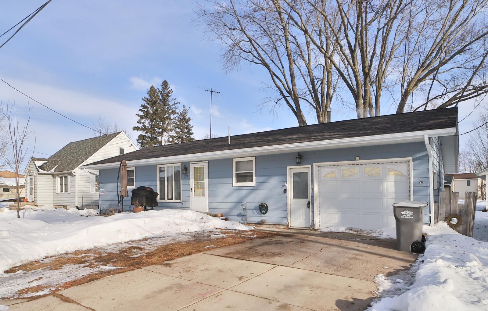 Property Photo:  320 7 1/2 Avenue  MN 56329 