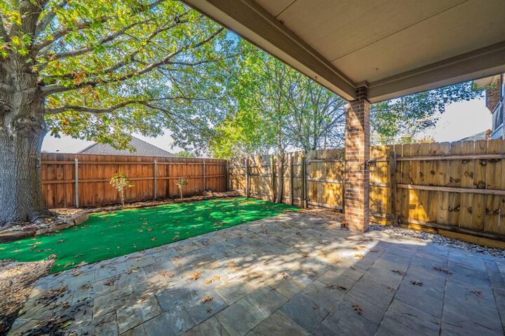 Property Photo:  7042 Hedgebrook Drive  TX 75249 