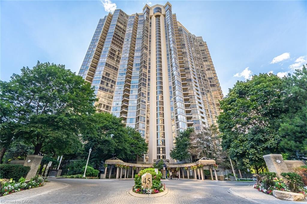 Property Photo: 45 Kingsbridge Garden Circle 3208 ON L5R 3K4