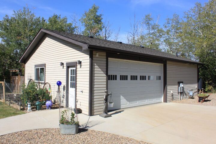 Property Photo:  3 Kaylee Crescent  AB T0C 3B0 