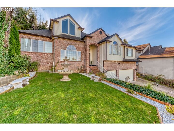 Property Photo:  9818 SE Clatsop St  OR 97266 