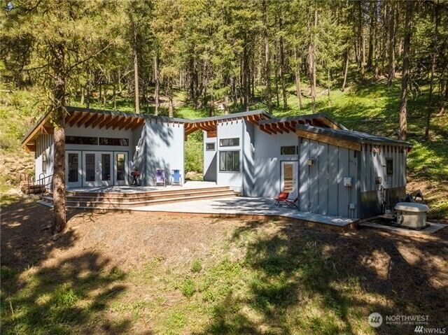 Property Photo:  3413  Camas Way  WA 98847 