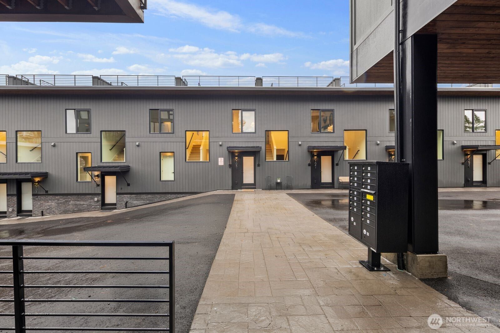 Property Photo:  614  5th Avenue S C107  WA 98020 