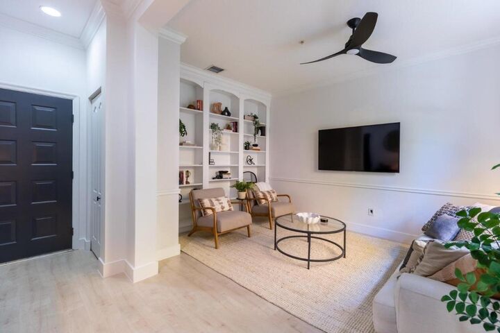 Property Photo:  72 SE 6th Avenue H  FL 33483 