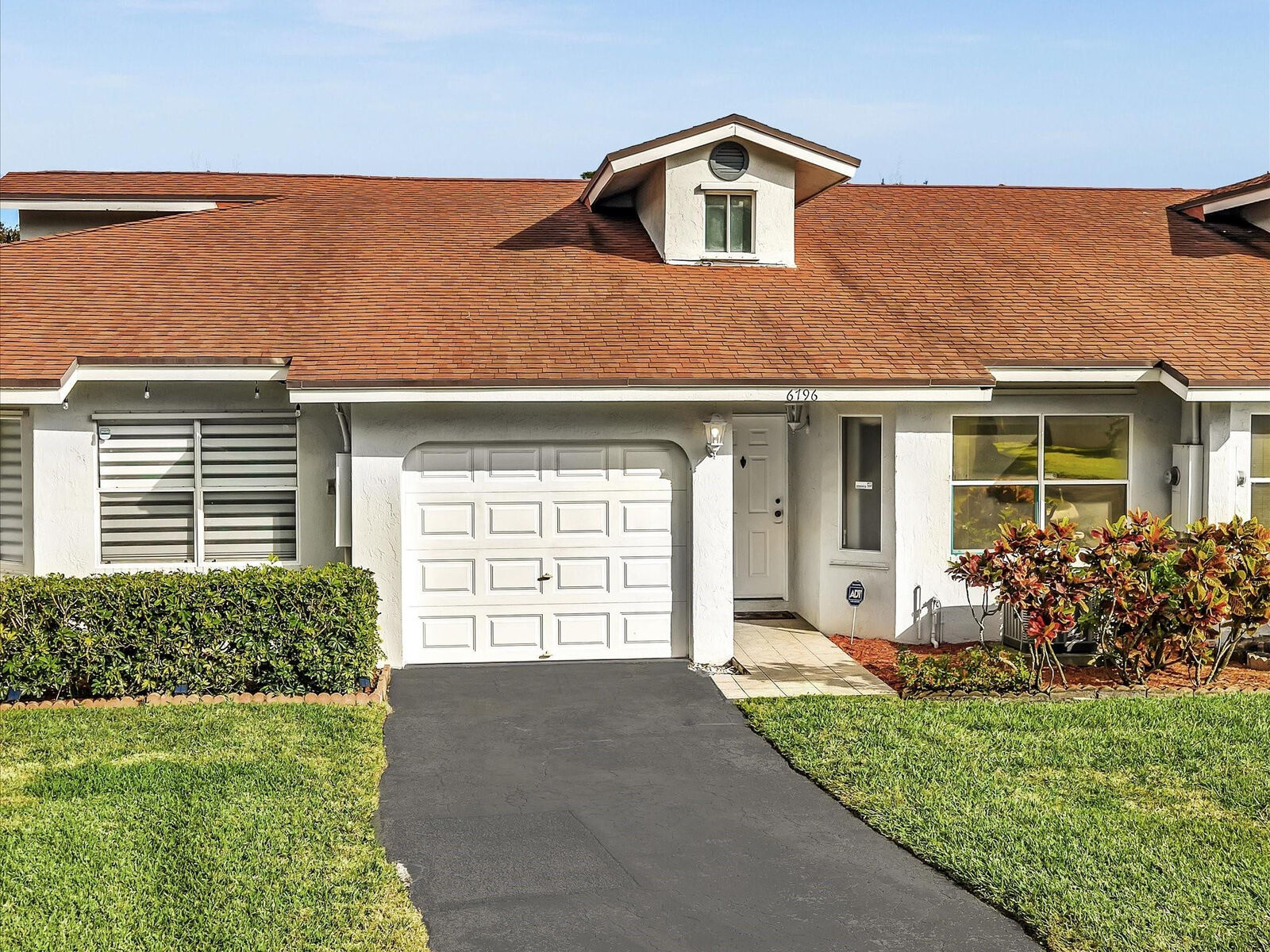 Property Photo:  6796 N Pine Island Road 6796  FL 33321 