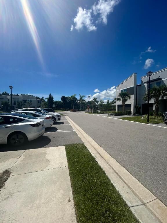 Property Photo:  5630 N Enclave Drive  FL 33407 