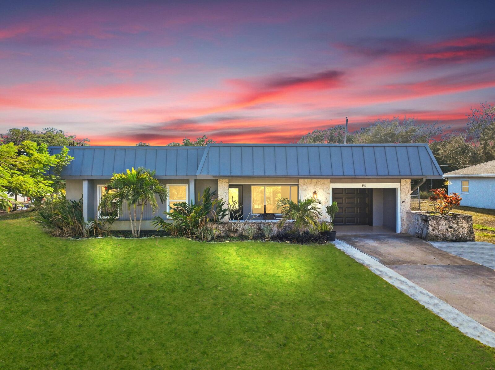 Property Photo: 898 SE Evergreen Terrace FL 34983