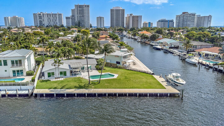 Property Photo:  35 Castle Harbor Island  FL 33308 