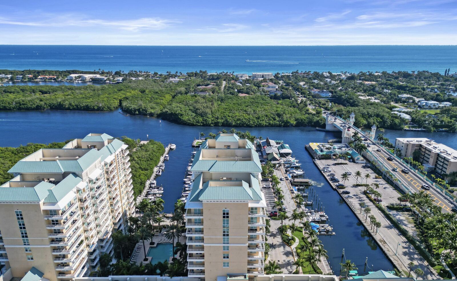 Property Photo:  625 Casa Loma Boulevard 602  FL 33435 