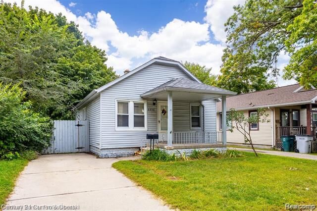 Property Photo:  23141 Harding Avenue  MI 48030 