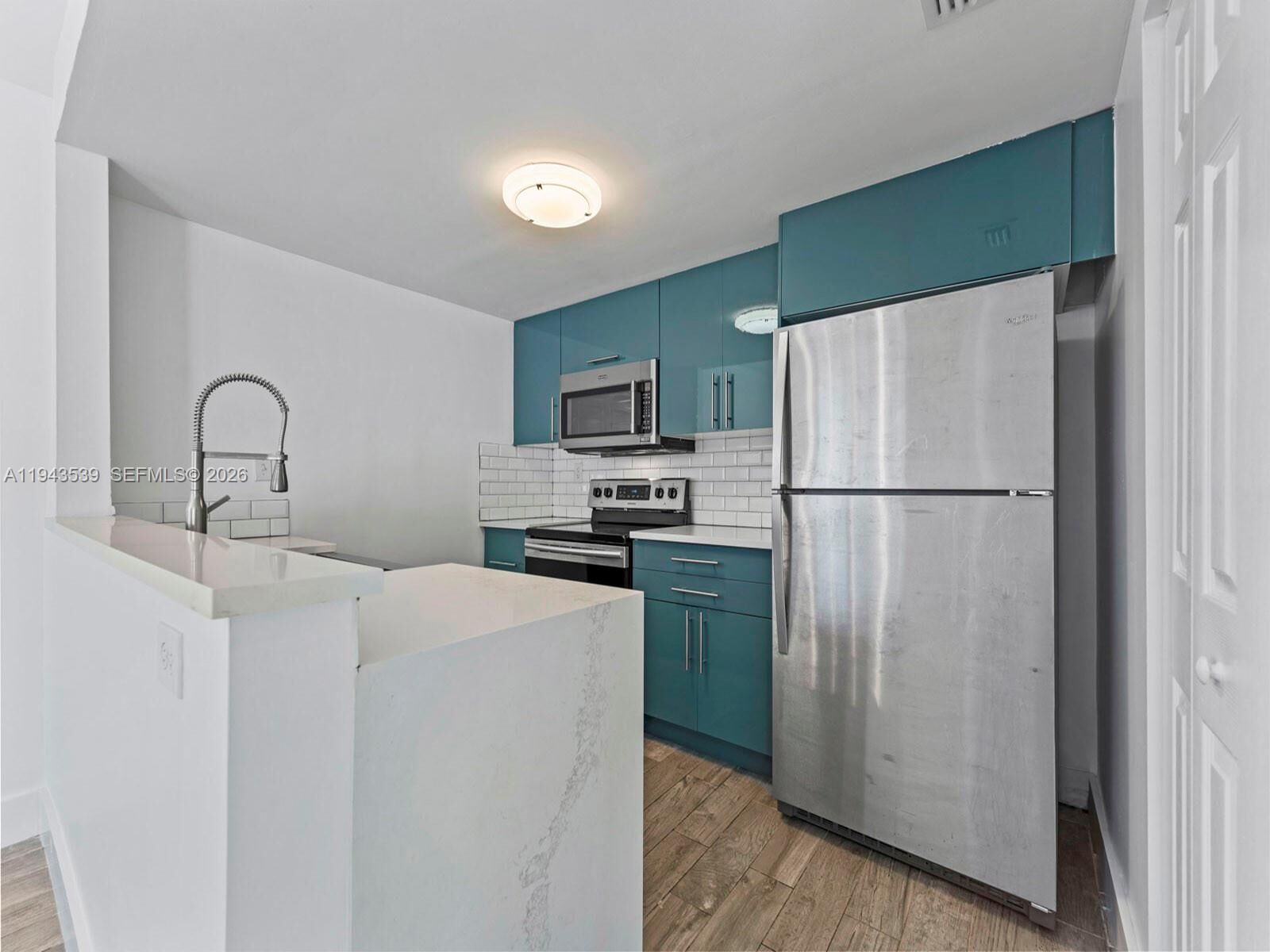 Property Photo:  4560 SW 68th Ct Cir 61-9  FL 33155 