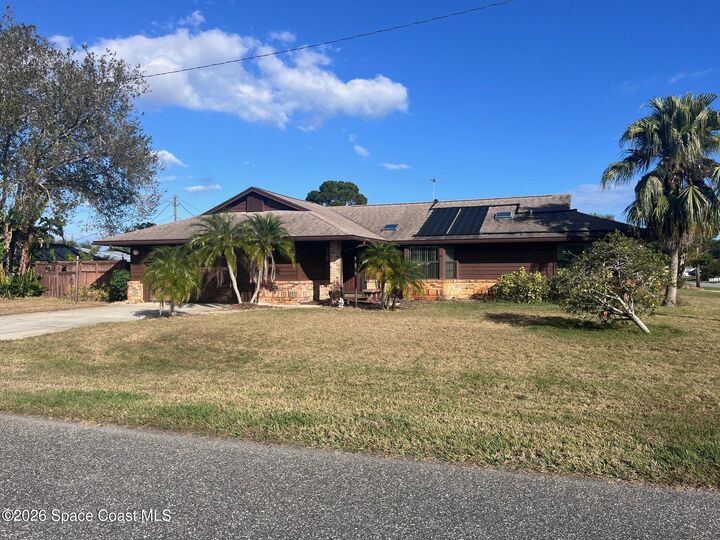 Property Photo:  565 Heather Avenue NE  FL 32907 