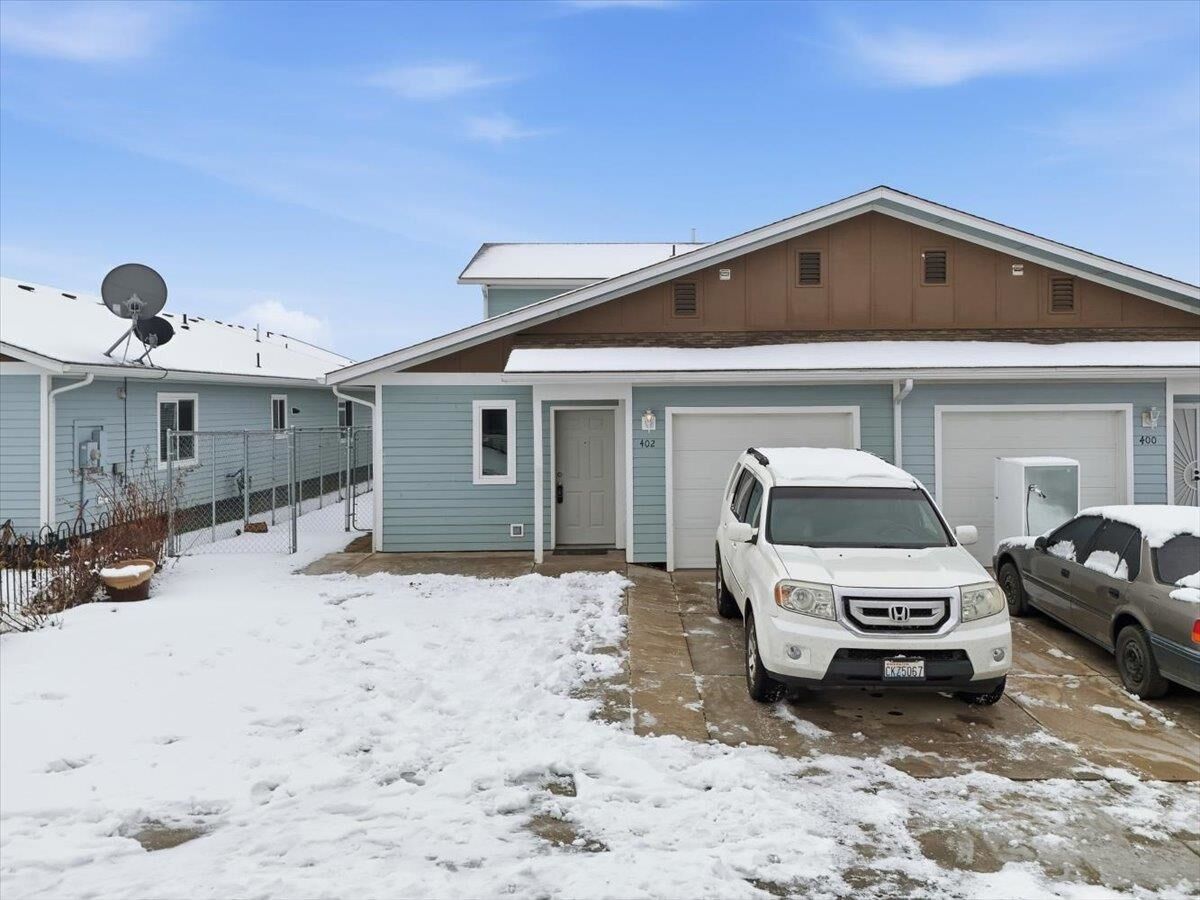 Property Photo:  402 E I St  WA 99006 