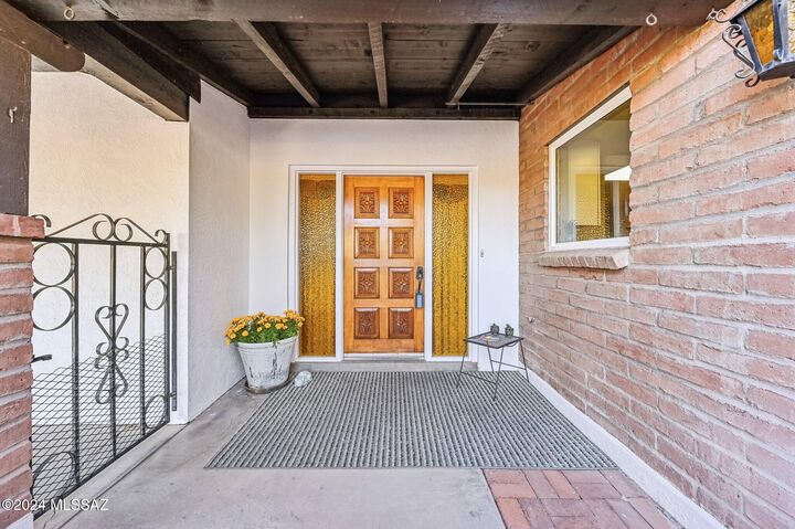 Property Photo: 611 S Los Opalos AZ 85614