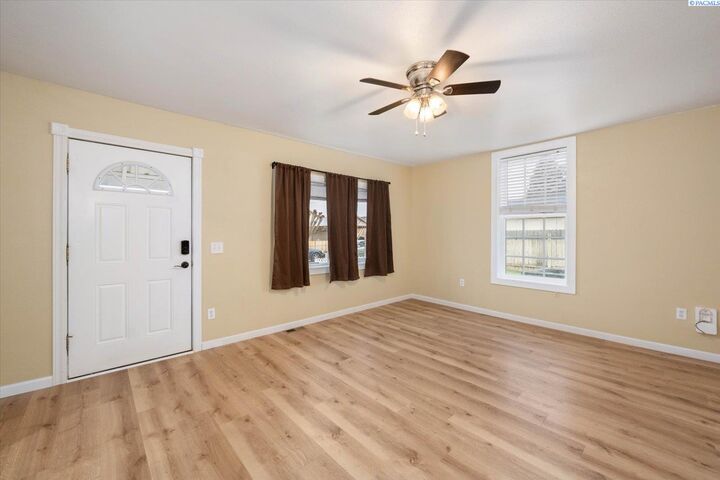 Property Photo:  406 S Fir St  WA 99336 