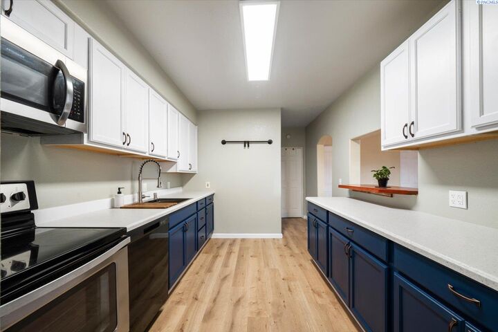 Property Photo: 406 S Fir St WA 99336