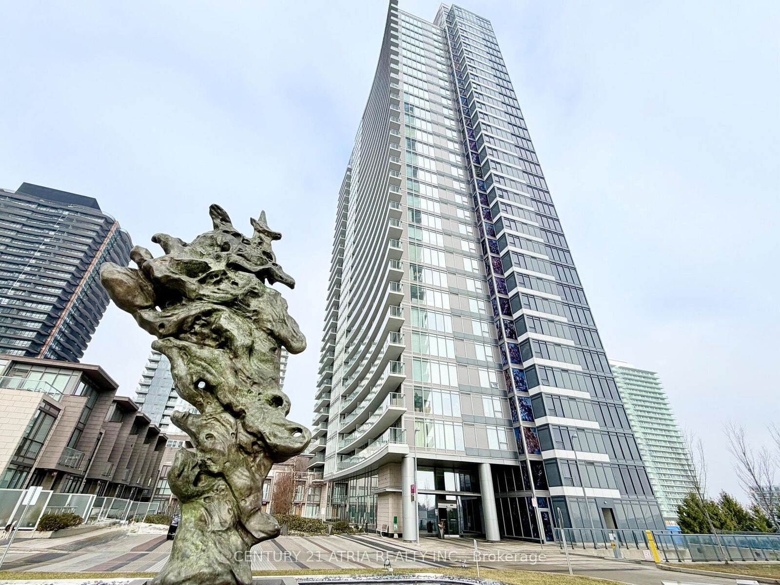 Property Photo: 121 McMahon Drive 2703 ON M2K 0C1