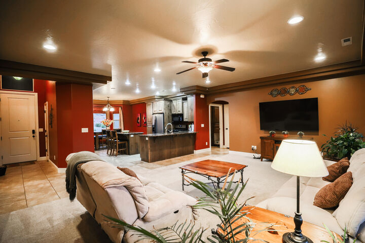 Property Photo:  960 N Catalpa Dr  UT 84780 