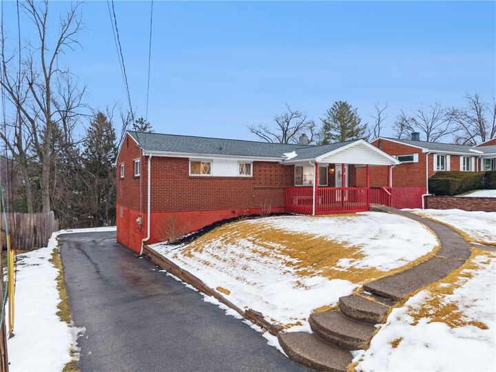 Property Photo: 910 Colonial Manor Rd PA 15642