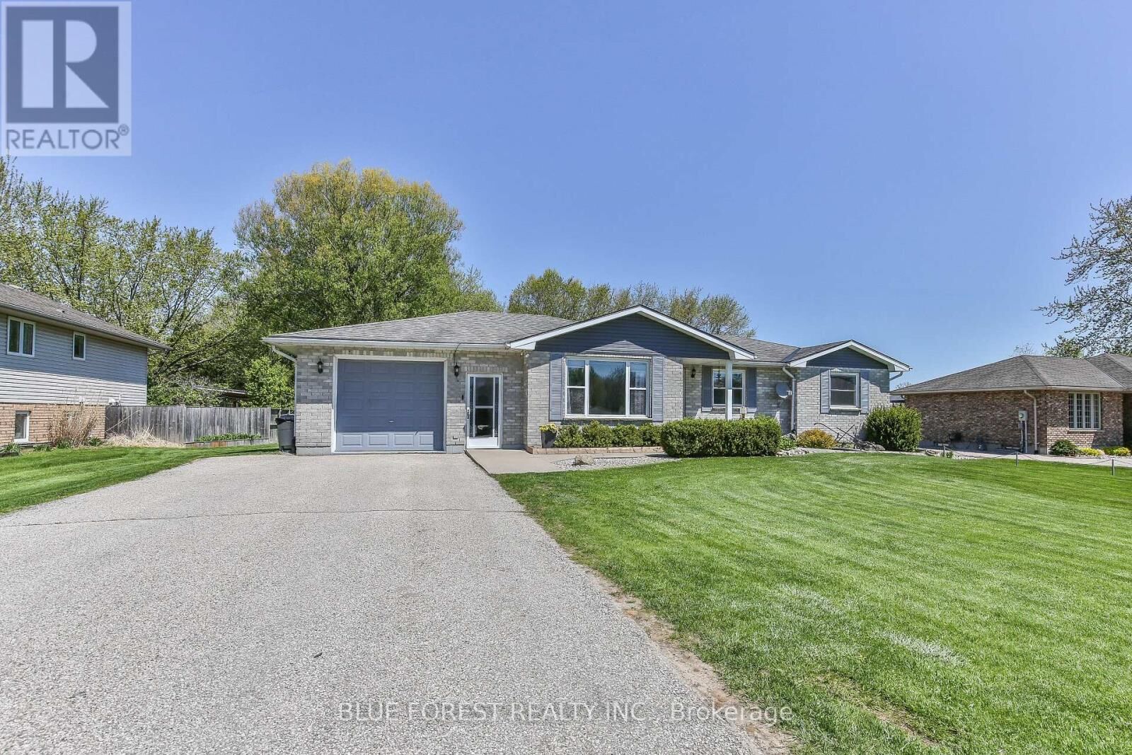 Property Photo:  50000 Dingle Street  ON N5H 2R1 