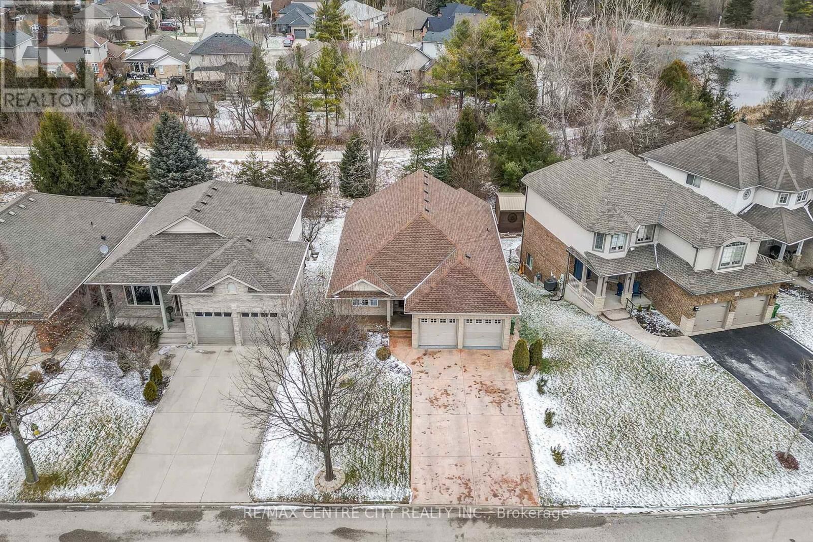 Photo de la propriété:  17 Hickory Lane  ON N5R 6K8 