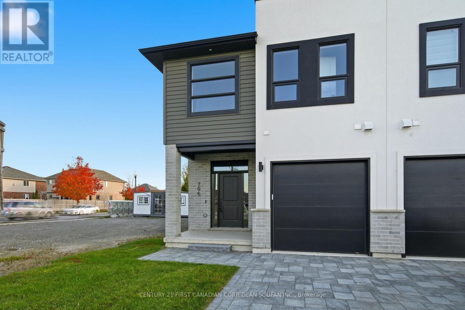 Property Photo:  795 Catalpa Square  ON N6G 5B1 