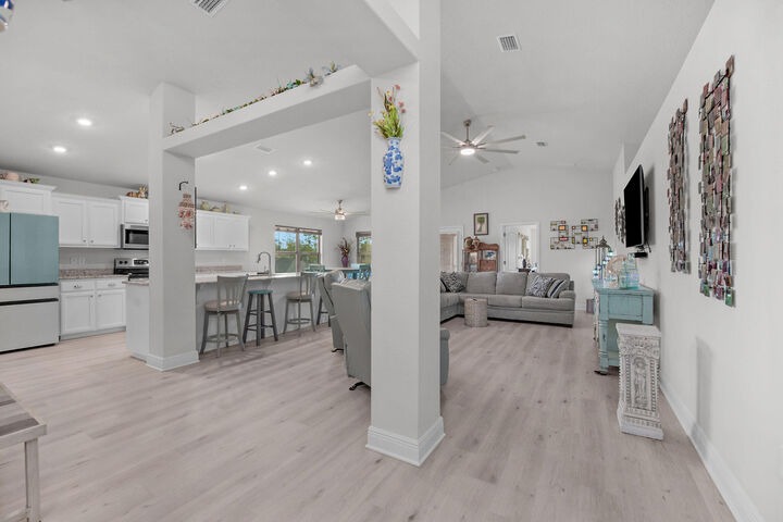 Property Photo:  2099 Queen Street  FL 32536 