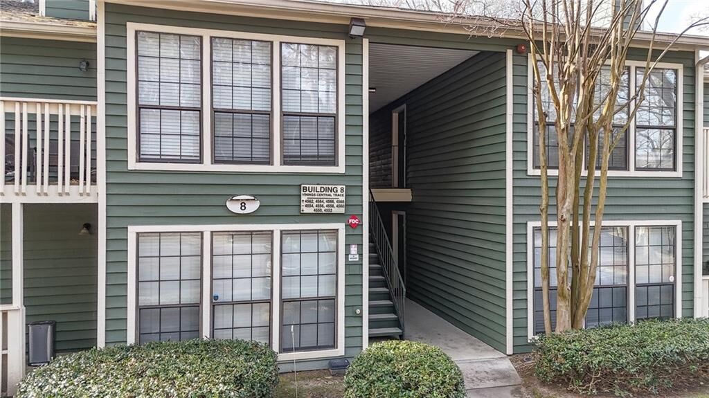 Property Photo:  4550 Vinings Central Trace SE 64  GA 30339 