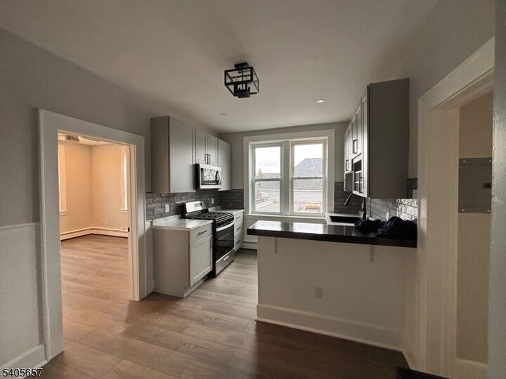 Property Photo:  230 Watchung Ave 5  NJ 07052 