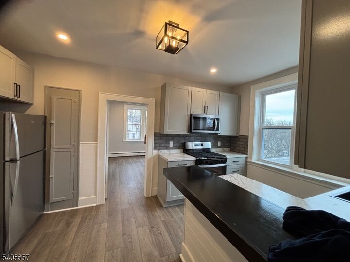 Property Photo:  230 Watchung Ave 5  NJ 07052 