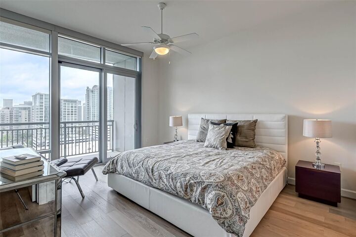 Property Photo: 2207 Bancroft Street 1202 TX 77027