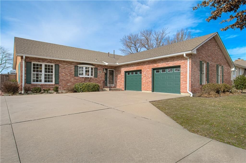 Property Photo:  921 S Denman Avenue  KS 66720 