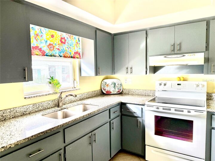 Property Photo:  6127 Coral Way  FL 34207 