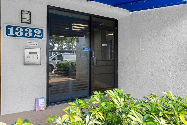 Property Photo:  1332 Pasadena Avenue S 307  FL 33707 