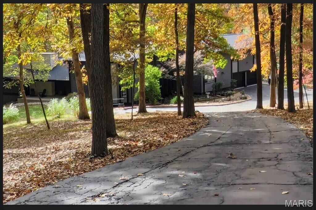 Property Photo:  5 Chesterfield Lakes Road  MO 63005 