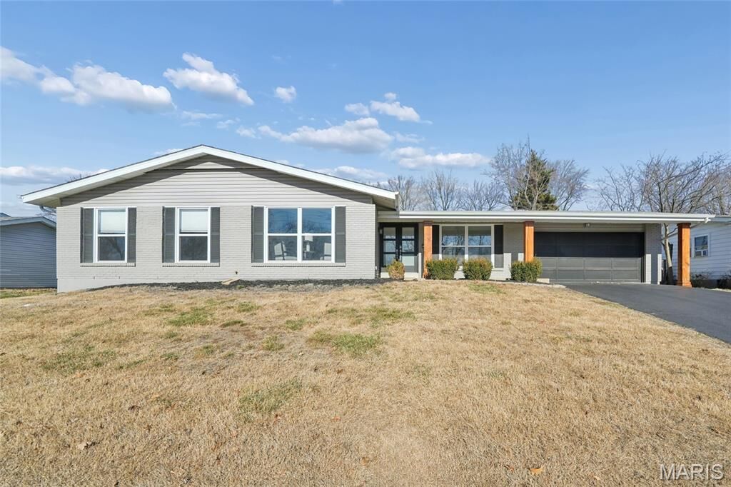 Property Photo:  12381 Merrick Drive  MO 63146 