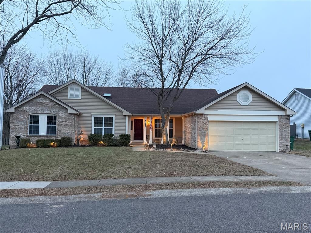 Property Photo:  1058 Edgewood Drive  IL 62269 