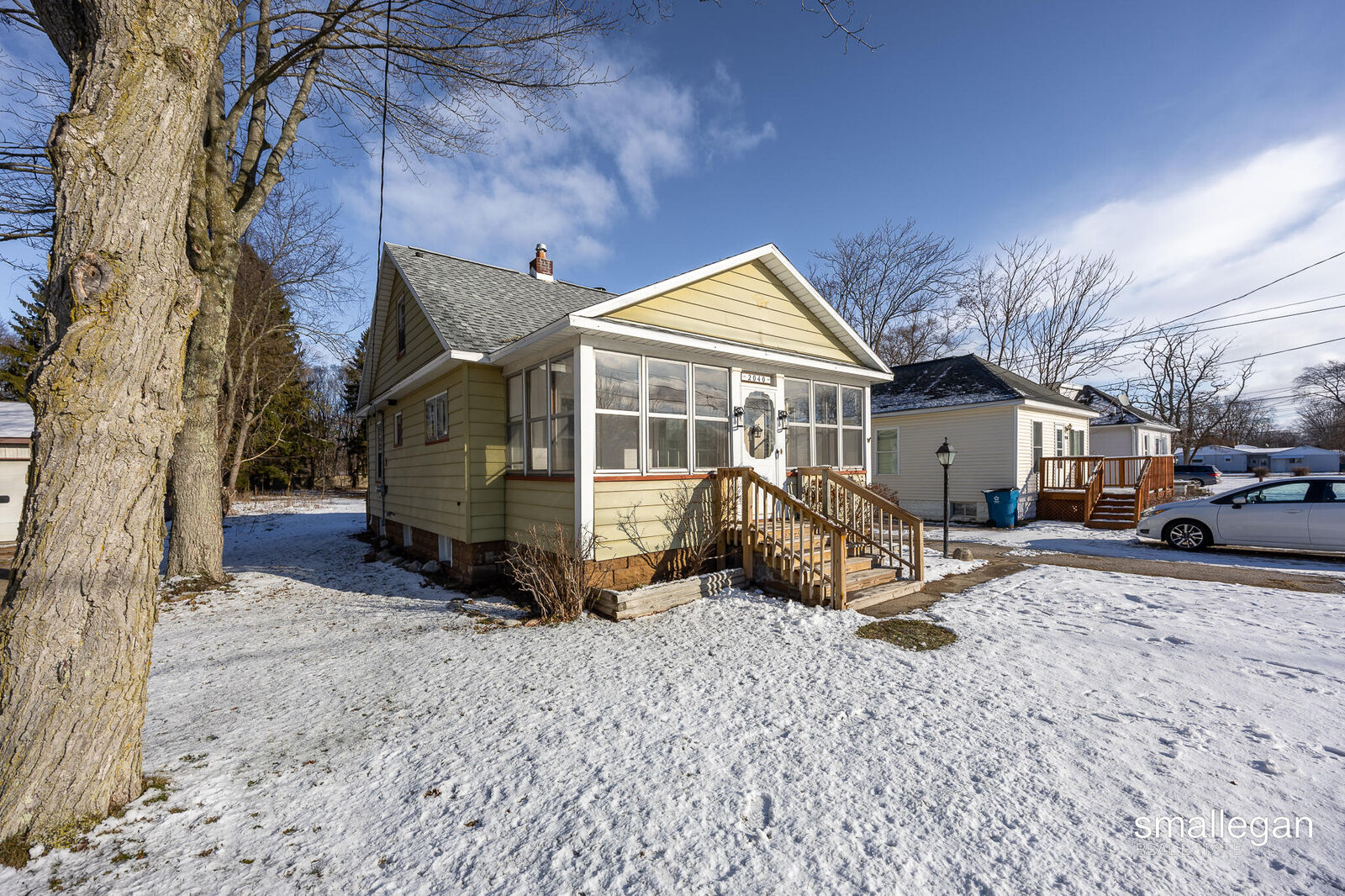 Property Photo: 2040 Lawnel Avenue MI 49441